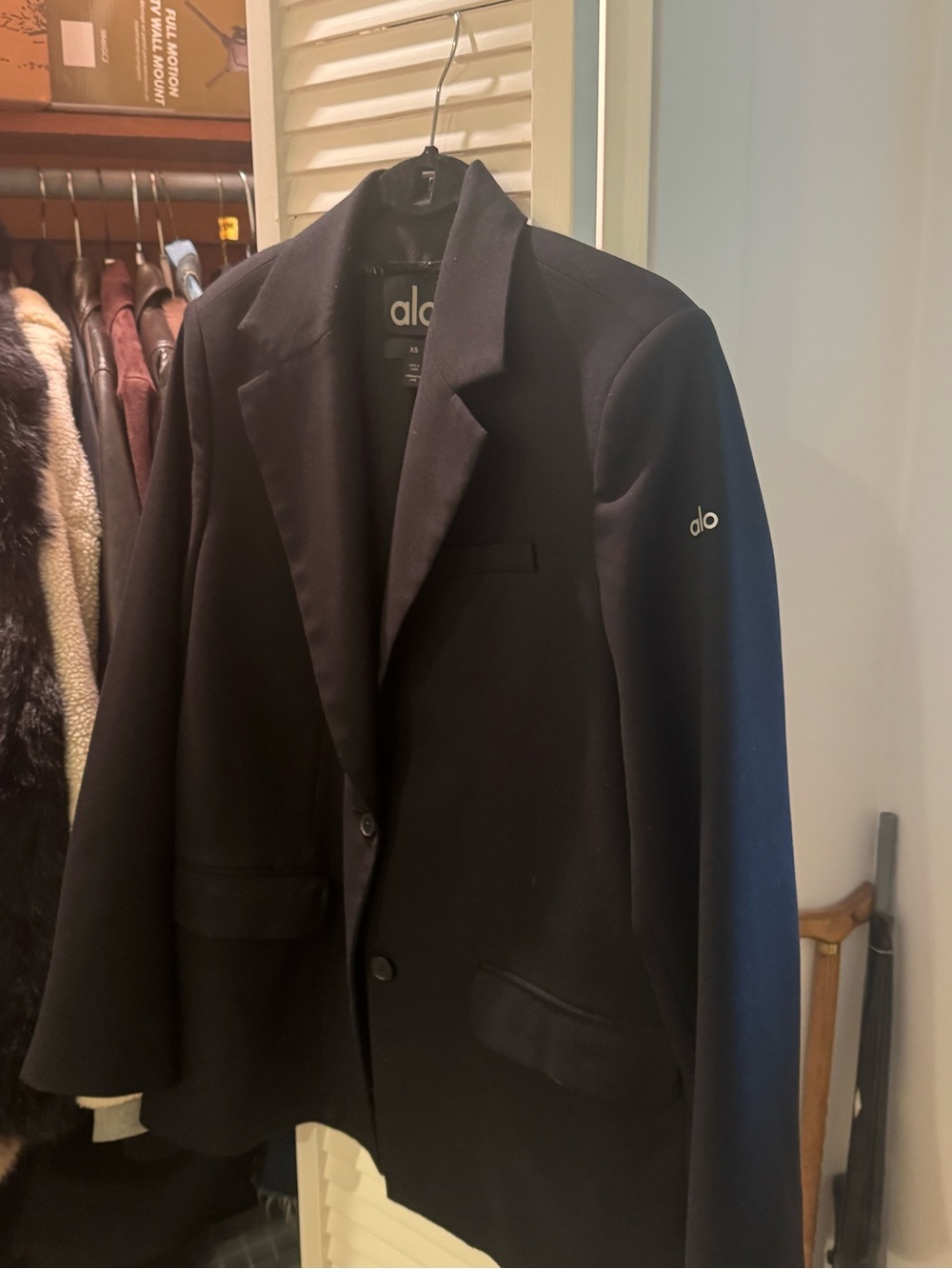 ALO Yoga First-Class Black Blazer - Picture 4 of 5